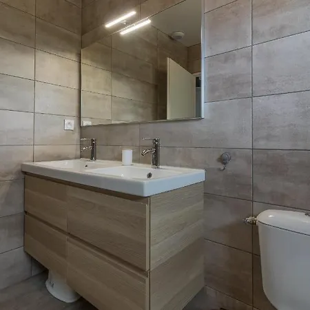 Les De Castel - Les Frenes